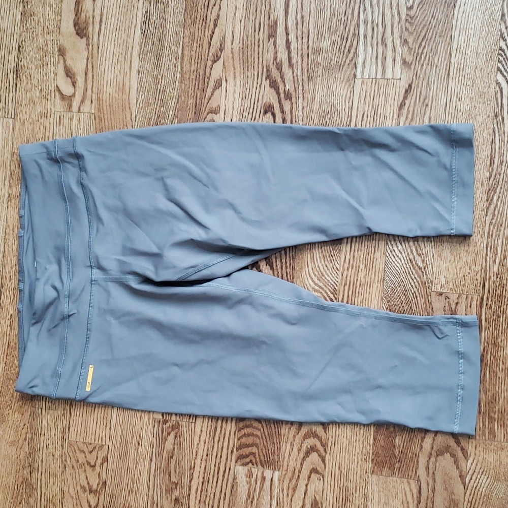(S) Lolë Slick Soft Cropped Leggings Activewear Running Workout Gym Athletic